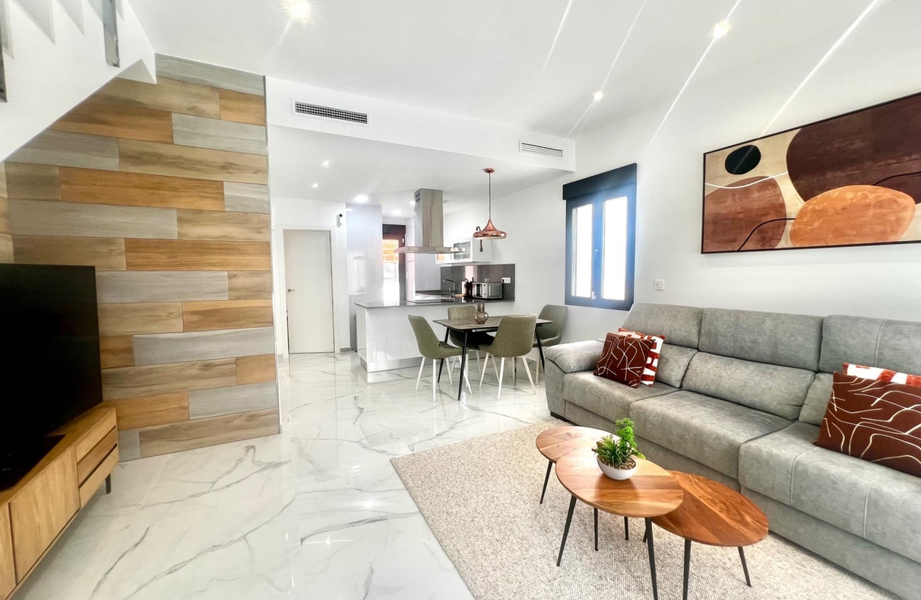 Resale - Villa - Torrevieja - La Siesta - El Salado - Torreta