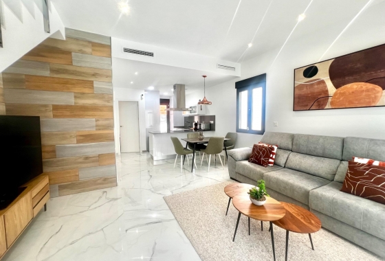 Resale - Villa - Torrevieja - La Siesta - El Salado - Torreta