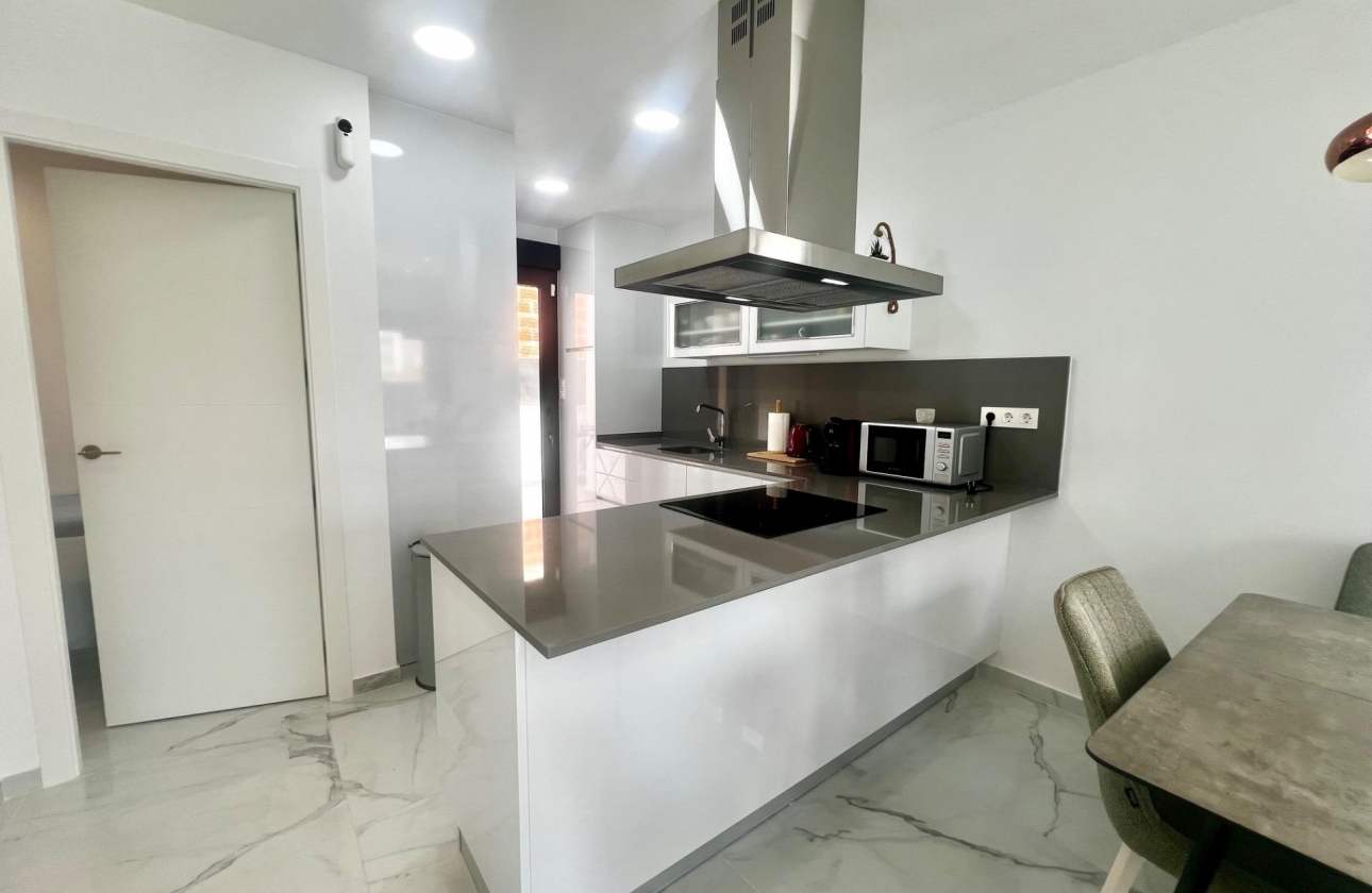 Resale - Villa - Torrevieja - La Siesta - El Salado - Torreta