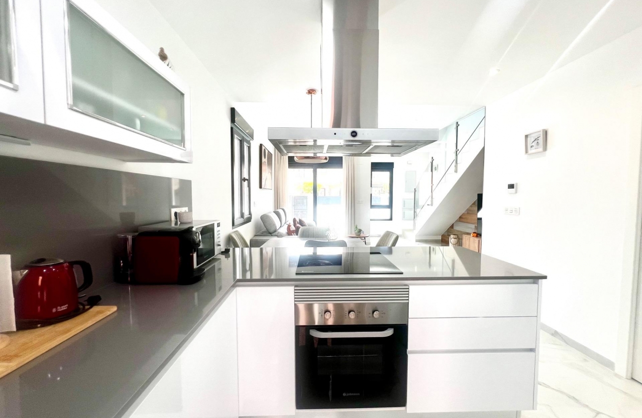 Resale - Villa - Torrevieja - La Siesta - El Salado - Torreta