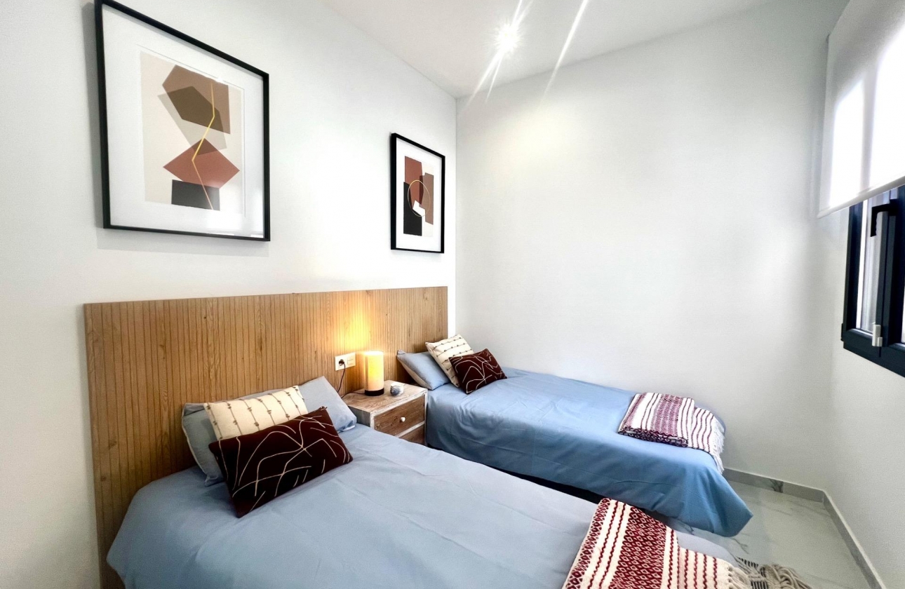 Resale - Villa - Torrevieja - La Siesta - El Salado - Torreta