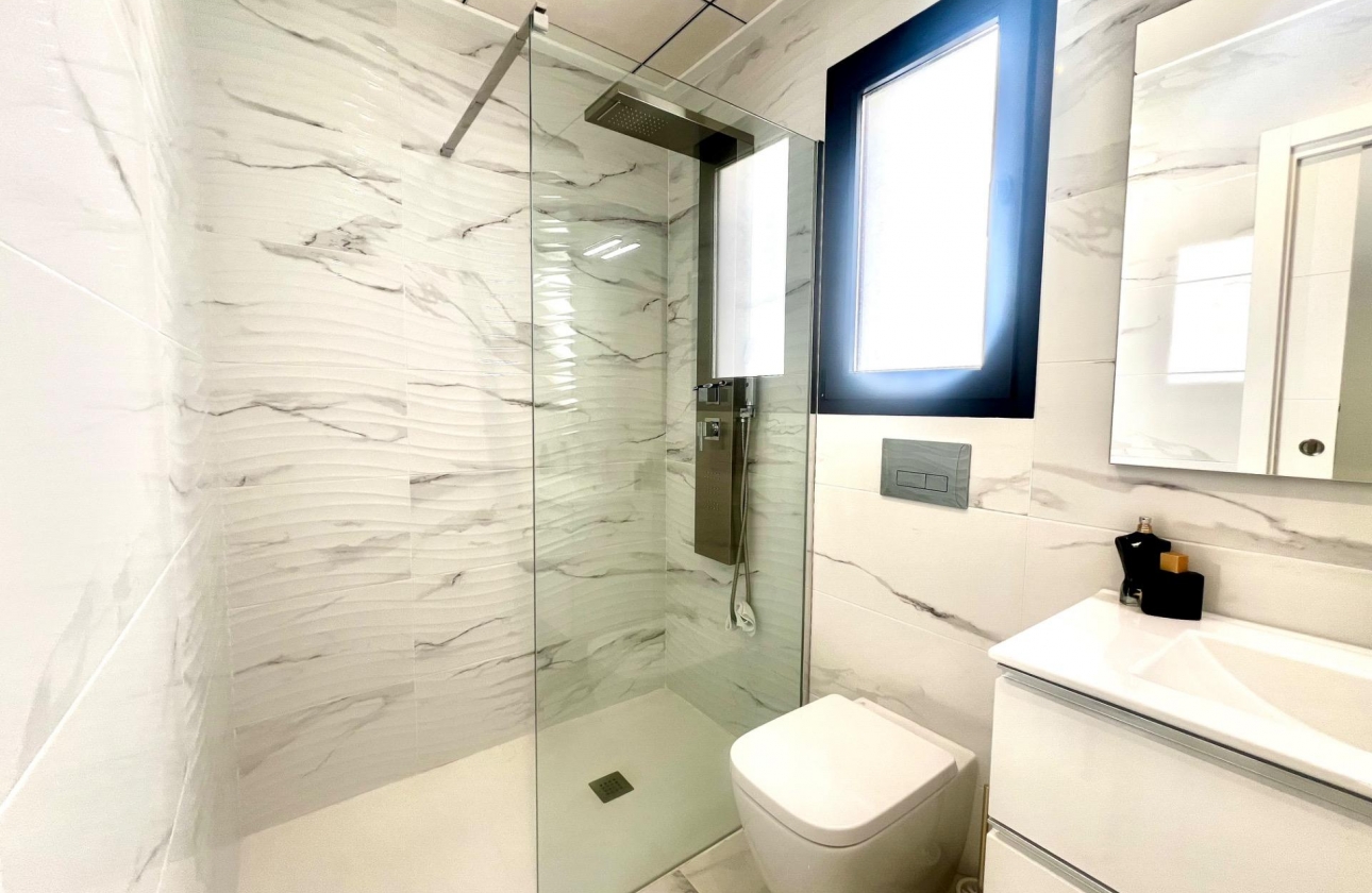 Resale - Villa - Torrevieja - La Siesta - El Salado - Torreta