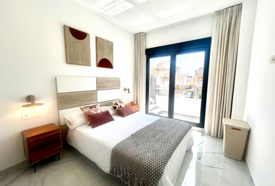 Resale - Villa - Torrevieja - La Siesta - El Salado - Torreta