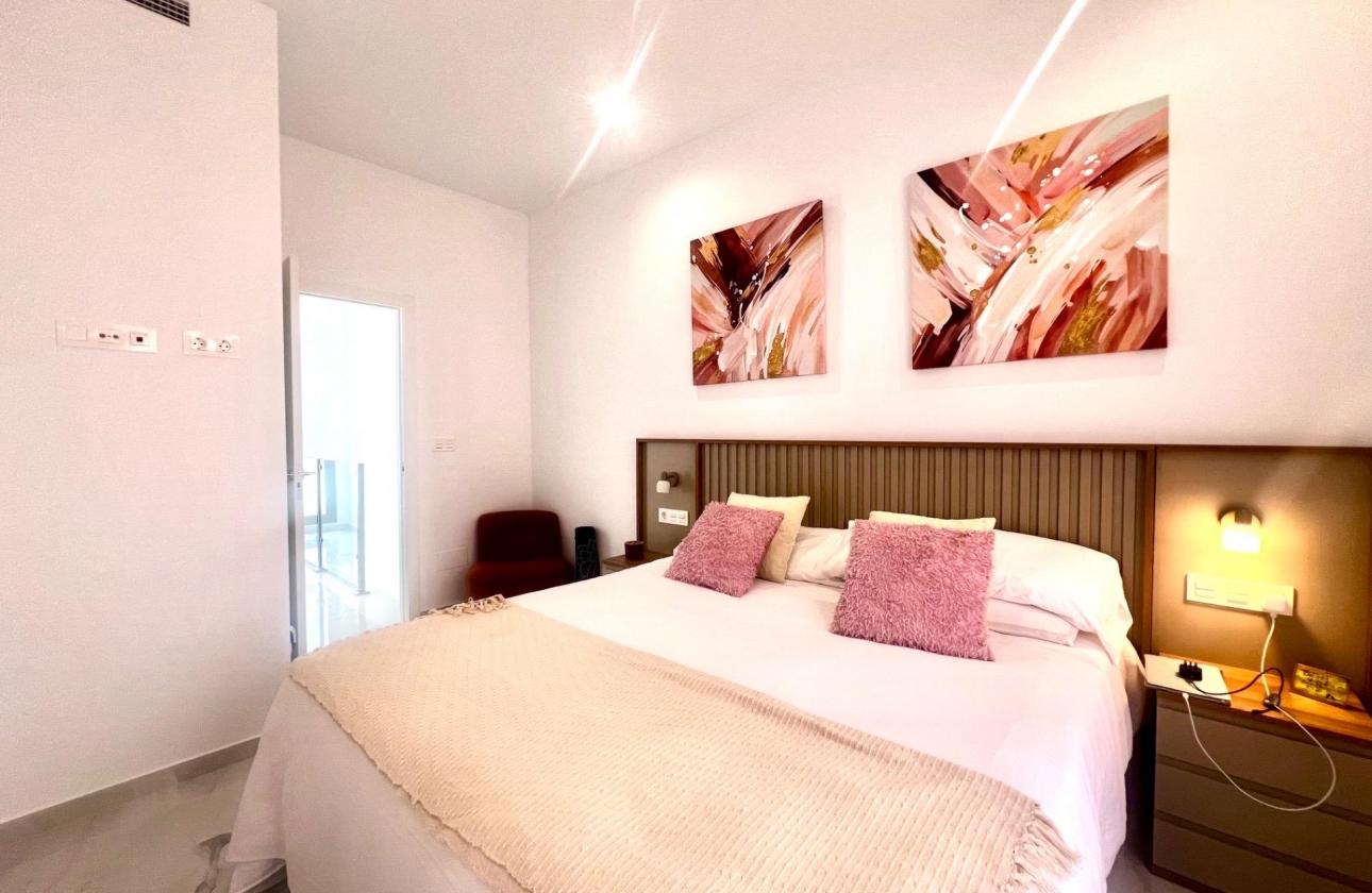 Resale - Villa - Torrevieja - La Siesta - El Salado - Torreta