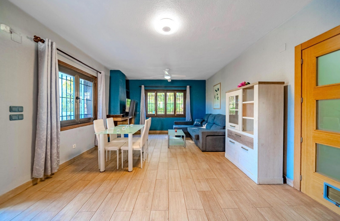 Resale - Villa - Orihuela-Costa - Playa Flamenca