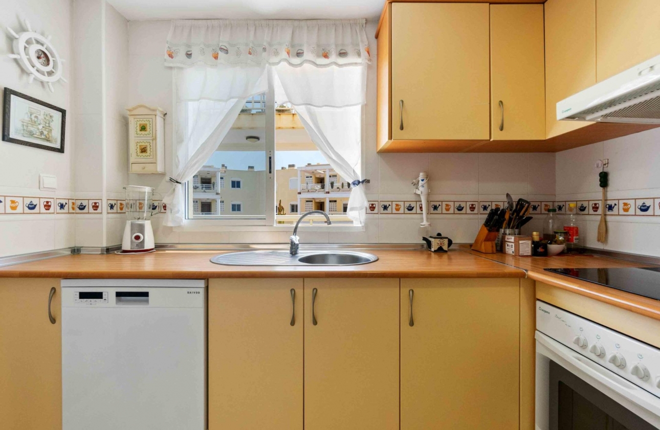 Resale - Apartment - Orihuela Costa - Campoamor