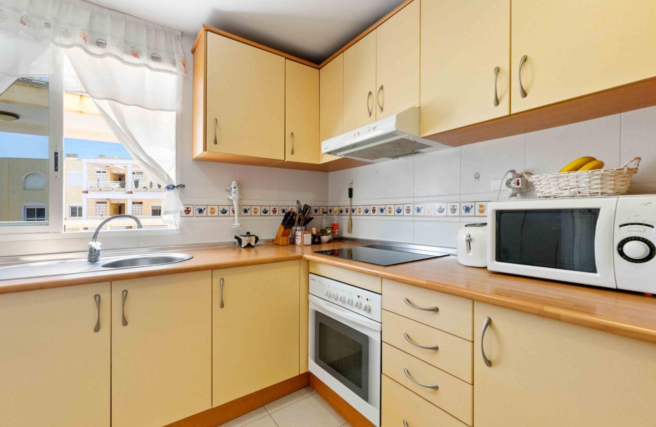 Resale - Apartment - Orihuela Costa - Campoamor