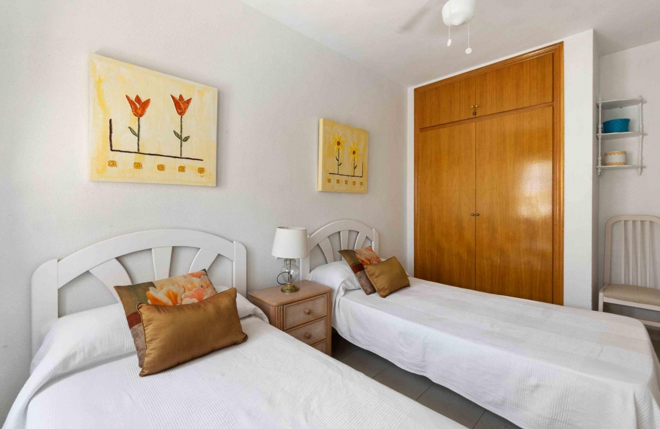 Resale - Apartment - Orihuela Costa - Campoamor