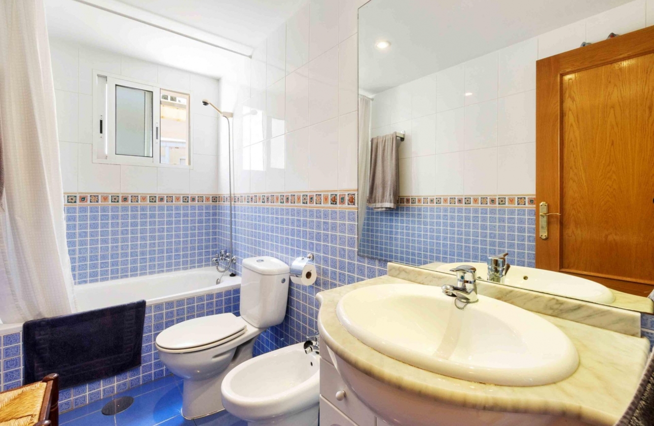 Resale - Apartment - Orihuela Costa - Campoamor