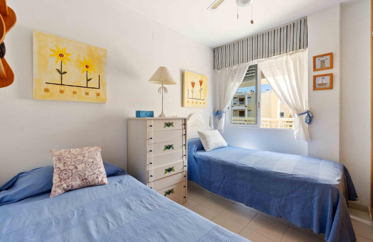 Resale - Apartment - Orihuela Costa - Campoamor