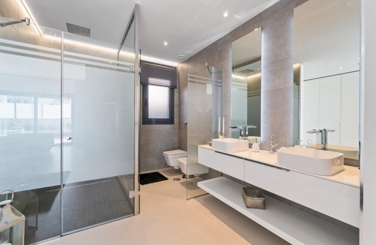 Resale - Villa - Orihuela Costa - Campoamor