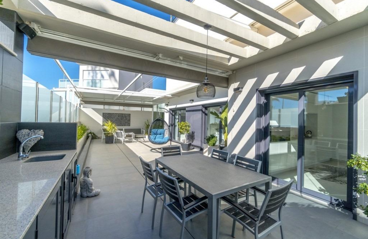 Resale - Villa - Orihuela Costa - Campoamor