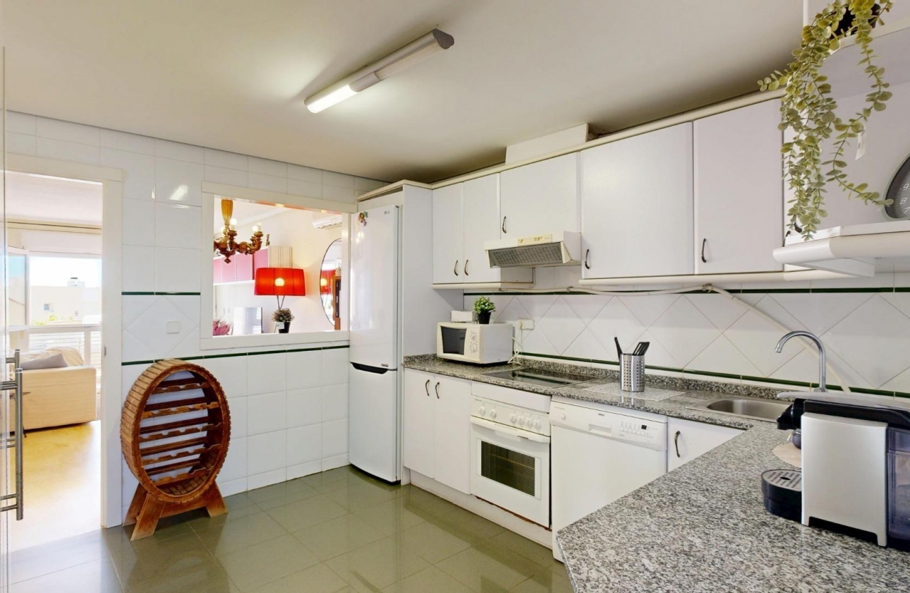 Resale - Apartment - Orihuela Costa - Campoamor