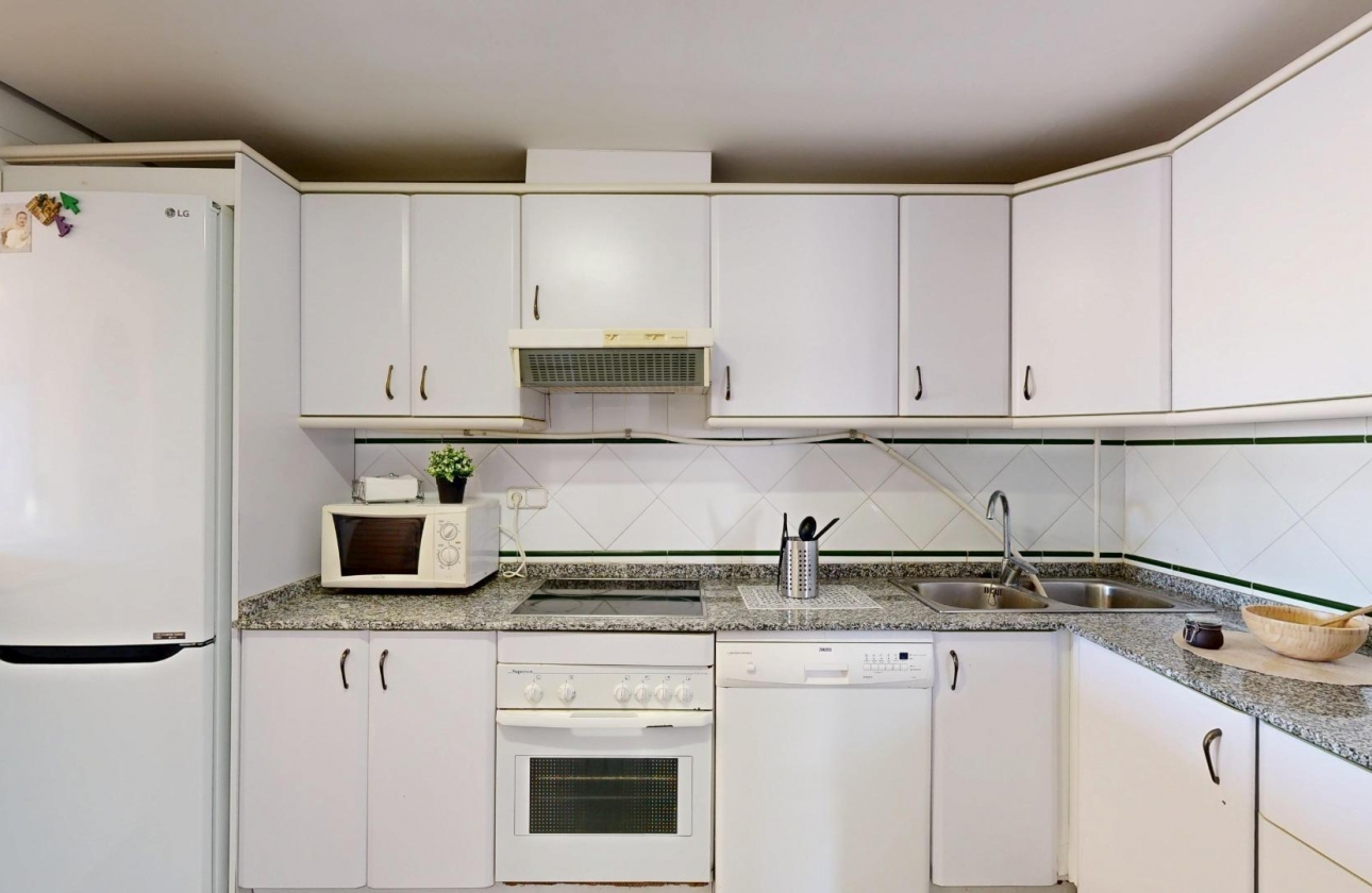 Resale - Apartment - Orihuela Costa - Campoamor