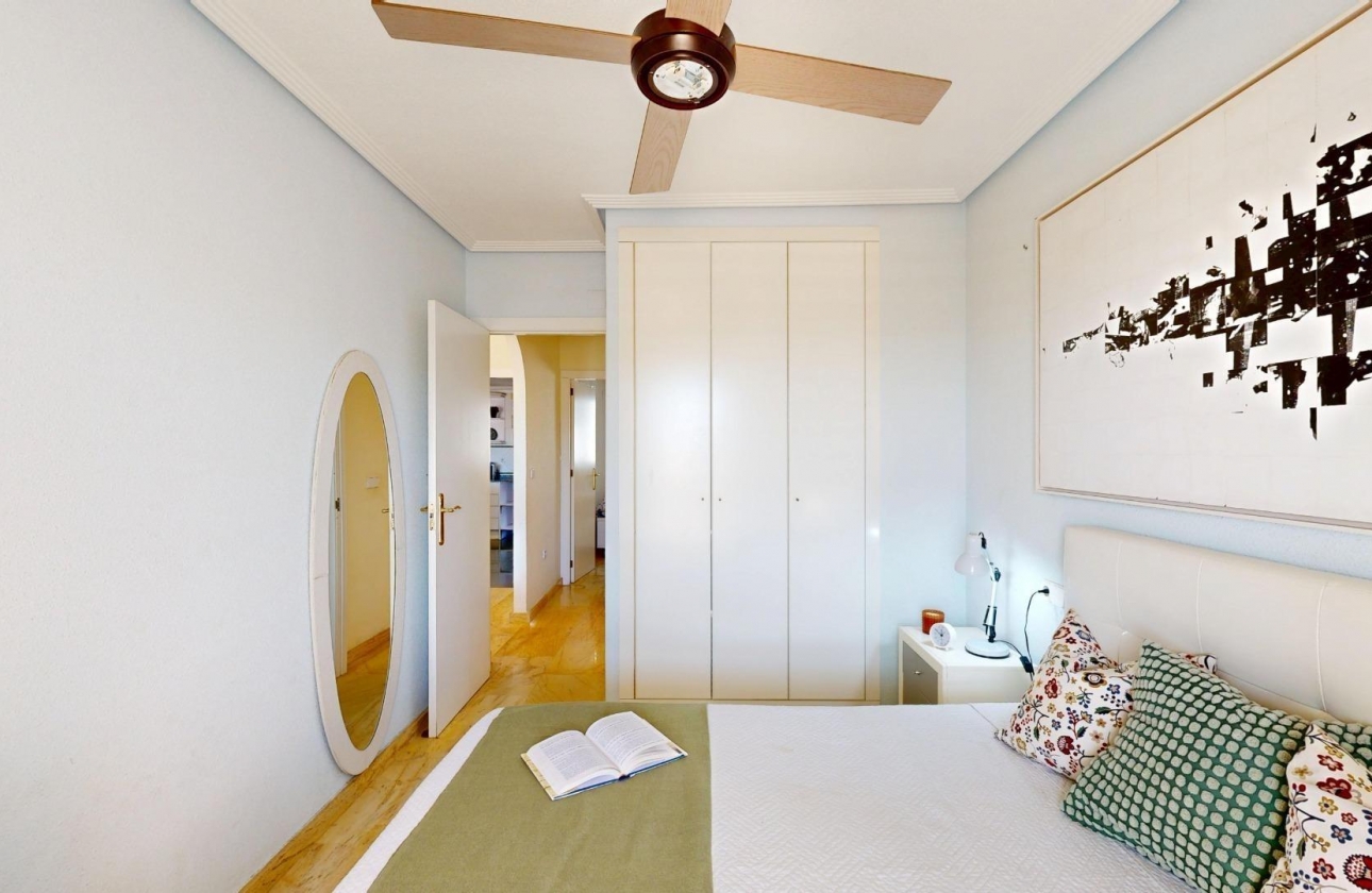 Resale - Apartment - Orihuela Costa - Campoamor