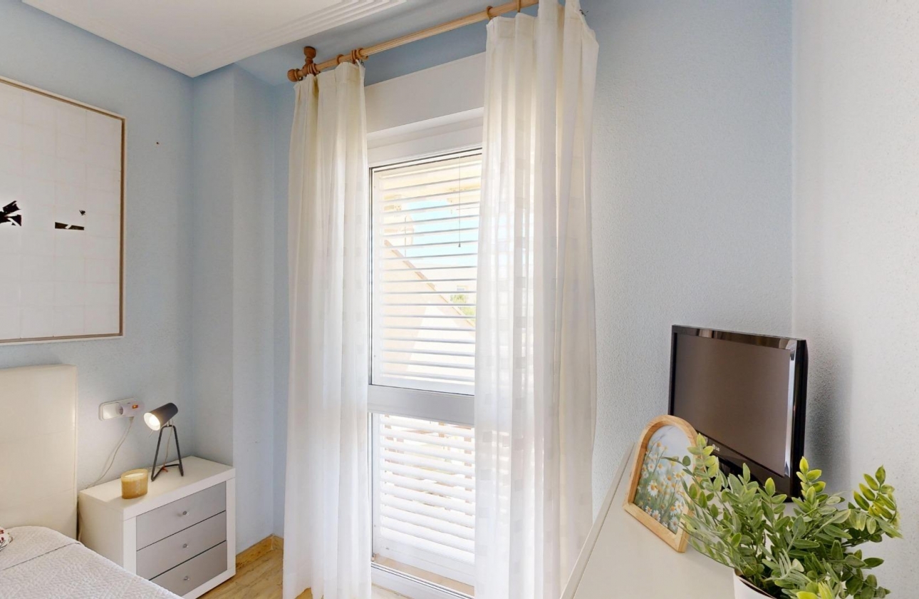 Resale - Apartment - Orihuela Costa - Campoamor