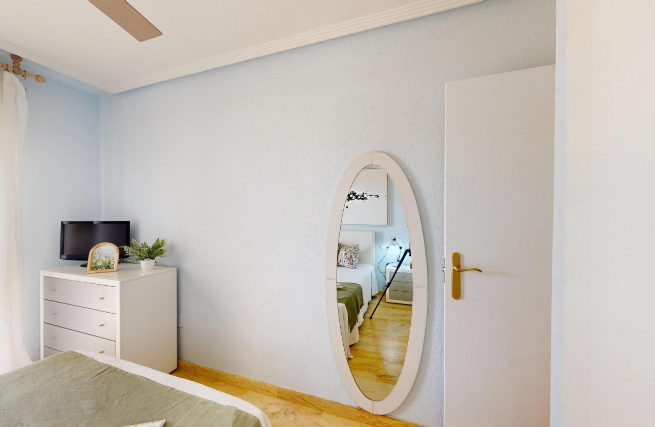 Resale - Apartment - Orihuela Costa - Campoamor