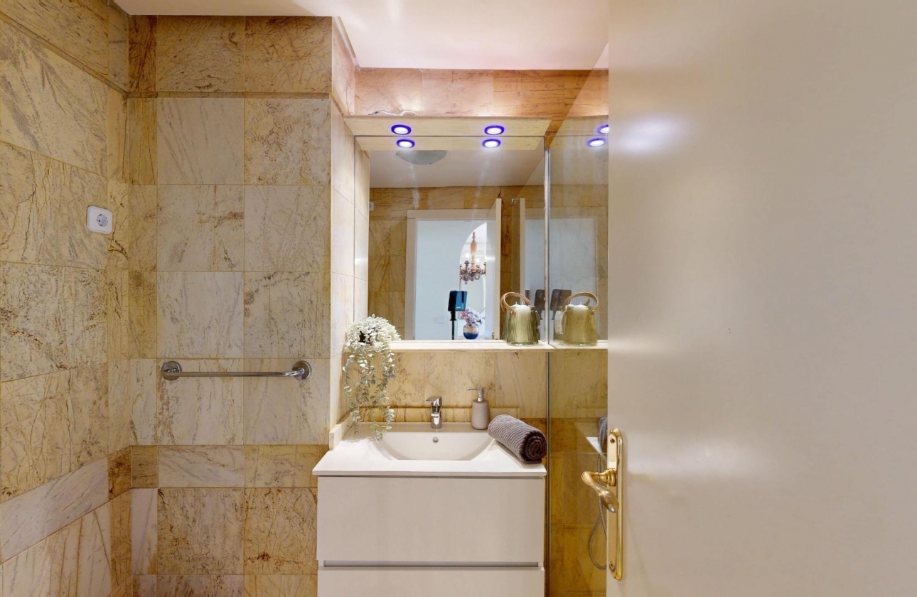 Resale - Apartment - Orihuela Costa - Campoamor