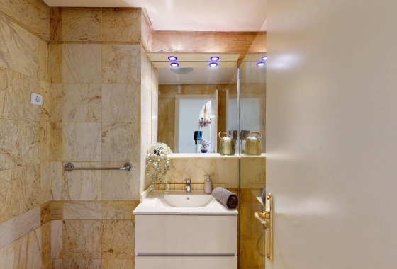 Resale - Apartment - Orihuela Costa - Campoamor