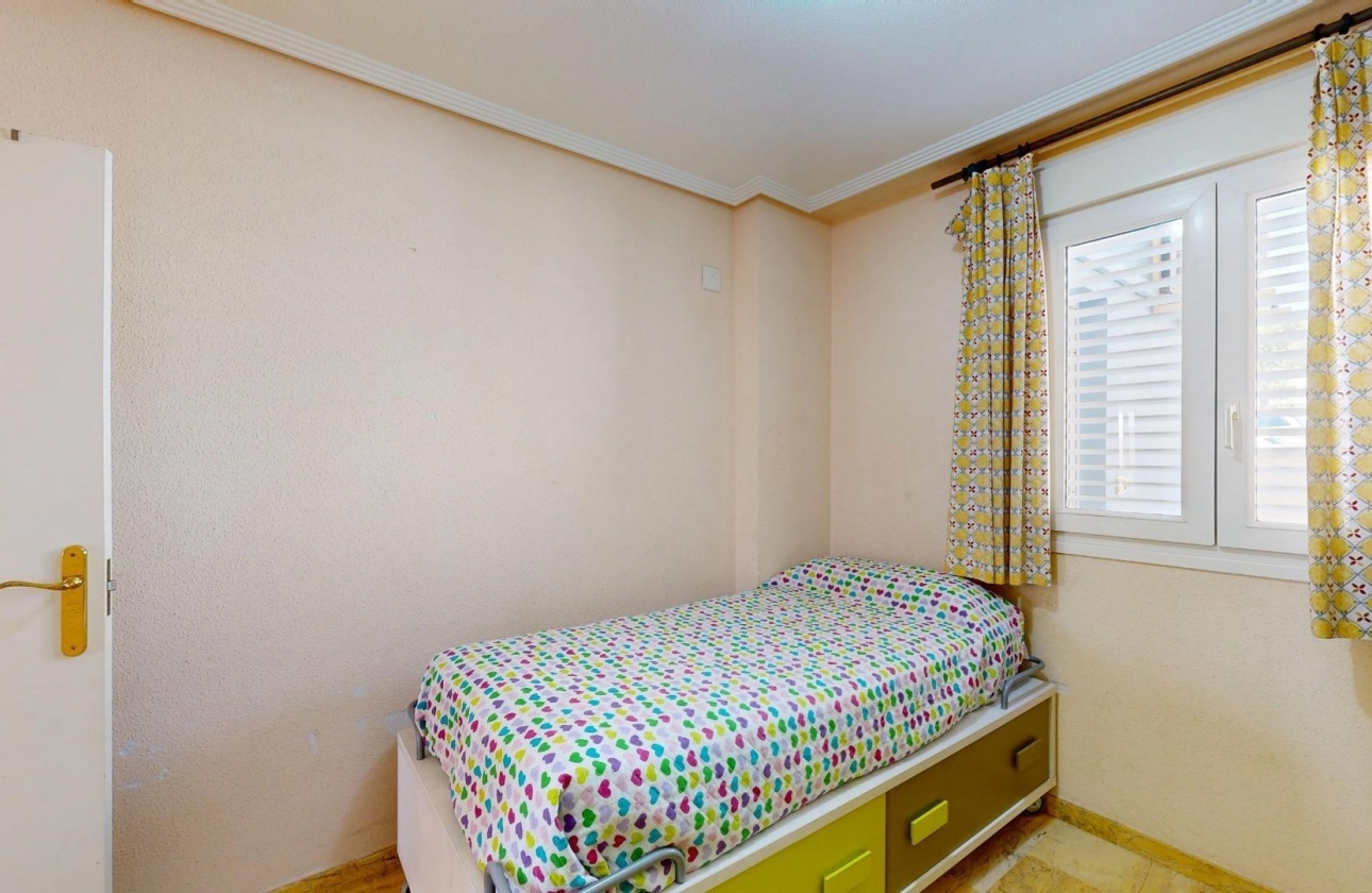 Resale - Apartment - Orihuela Costa - Campoamor