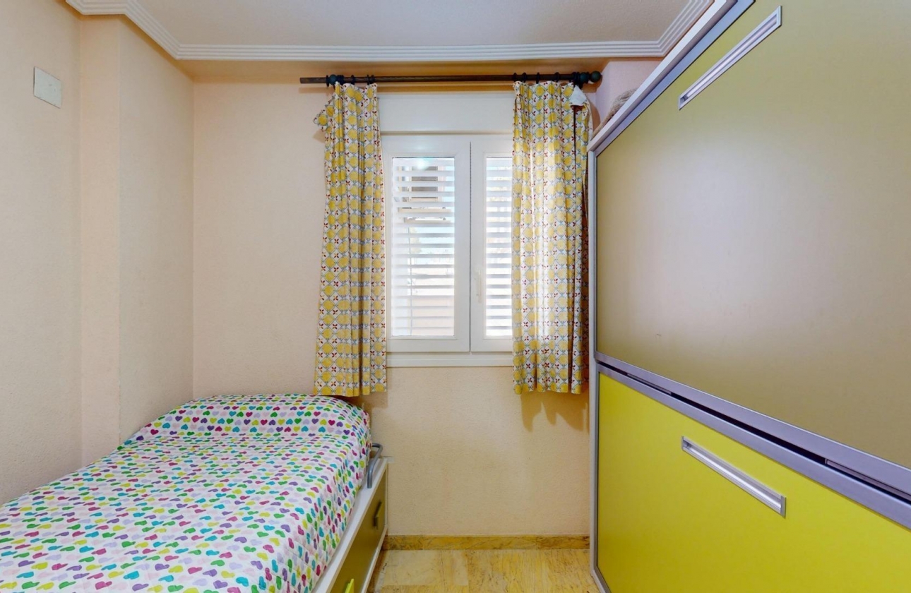 Resale - Apartment - Orihuela Costa - Campoamor