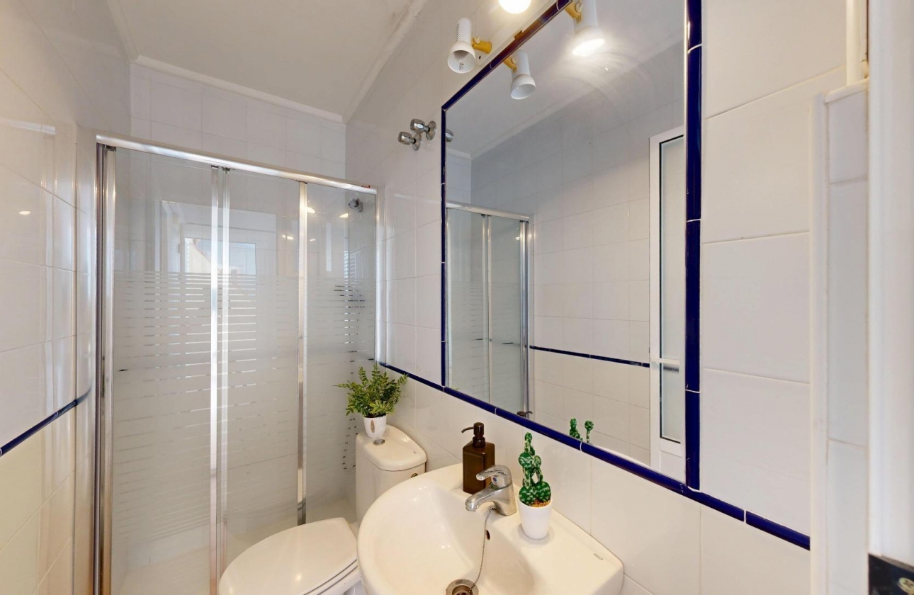 Resale - Apartment - Orihuela Costa - Campoamor