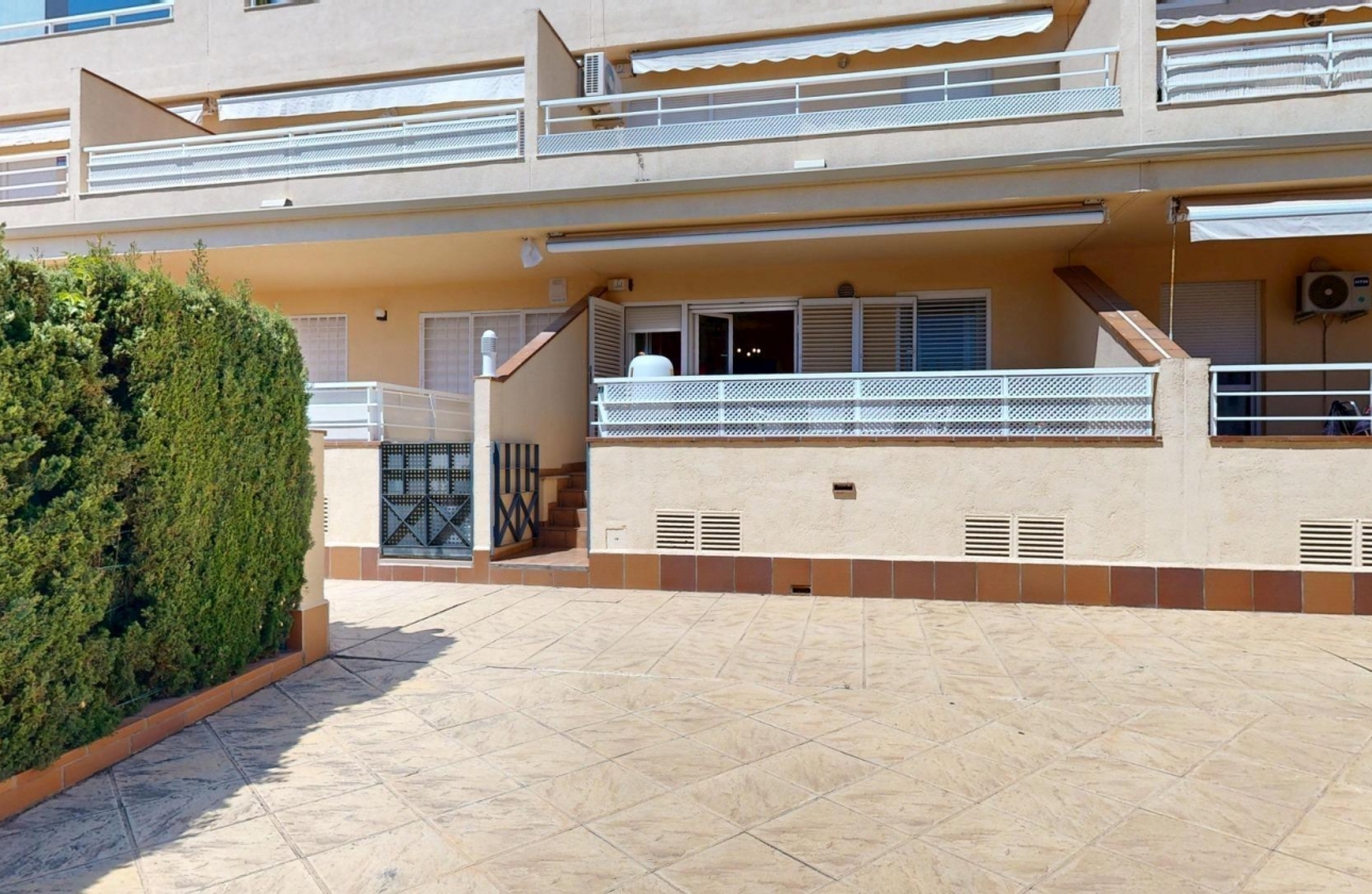 Resale - Apartment - Orihuela Costa - Campoamor