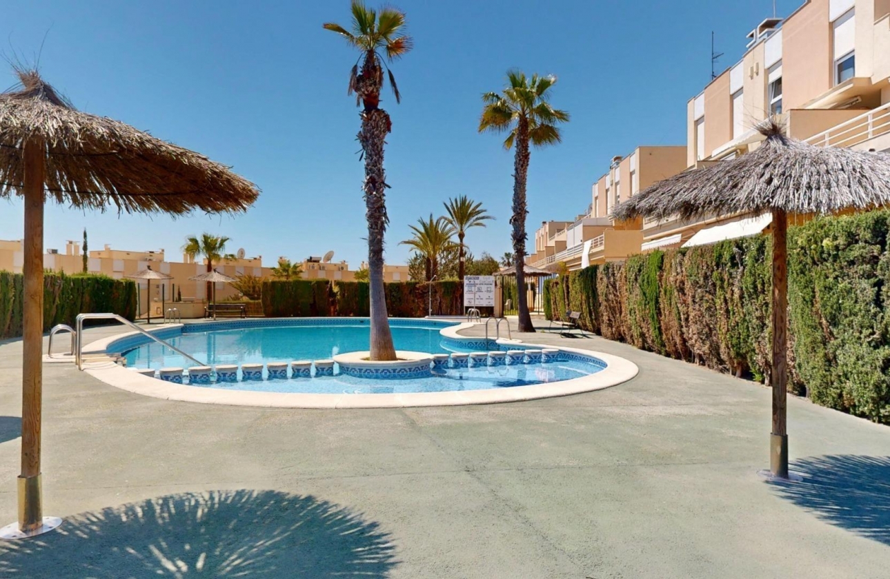 Resale - Apartment - Orihuela Costa - Campoamor