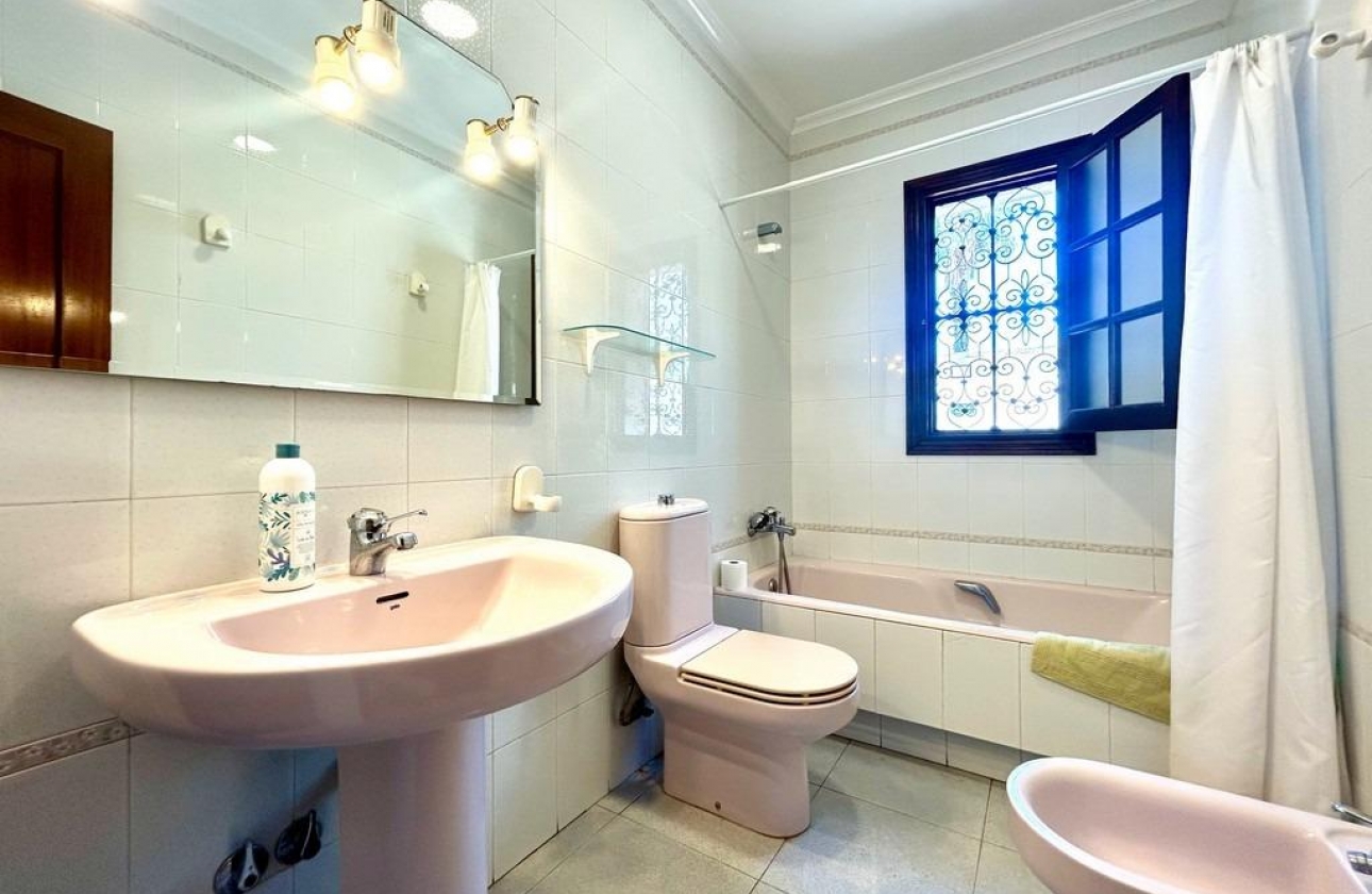 Wiederverkauf - Villa - Orihuela Costa - La Zenia