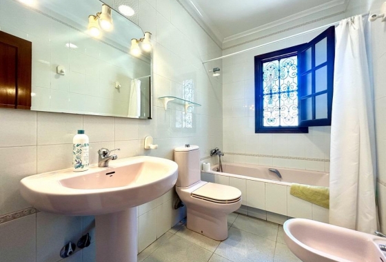 Wiederverkauf - Villa - Orihuela Costa - La Zenia