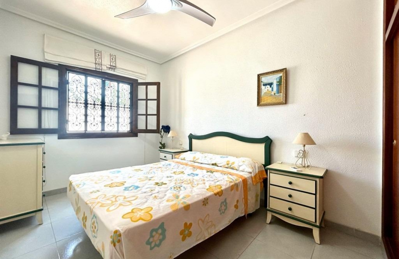 Wiederverkauf - Villa - Orihuela Costa - La Zenia