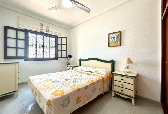 Wiederverkauf - Villa - Orihuela Costa - La Zenia