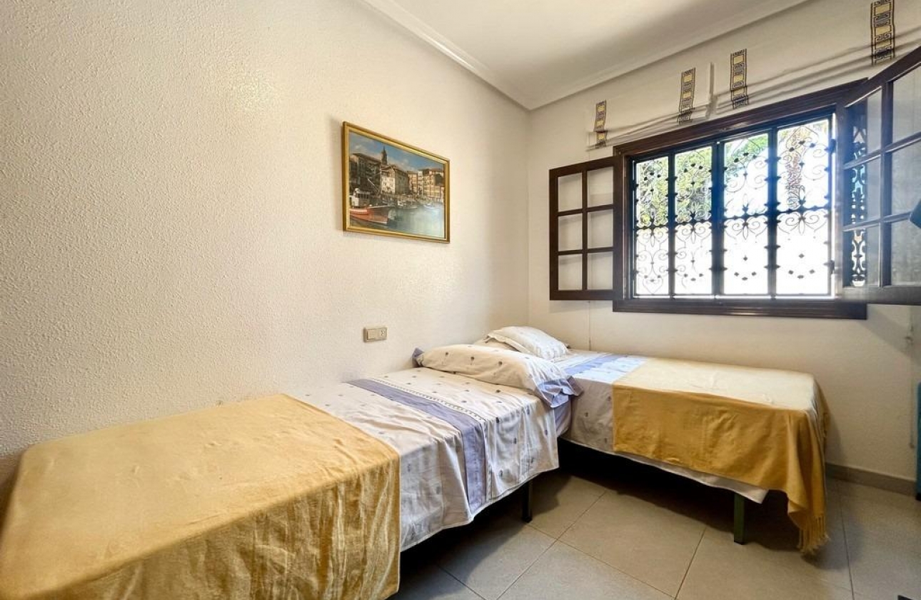 Wiederverkauf - Villa - Orihuela Costa - La Zenia