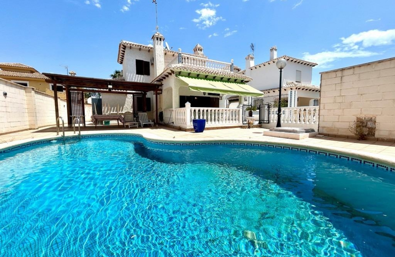 Wiederverkauf - Villa - Orihuela Costa - La Zenia