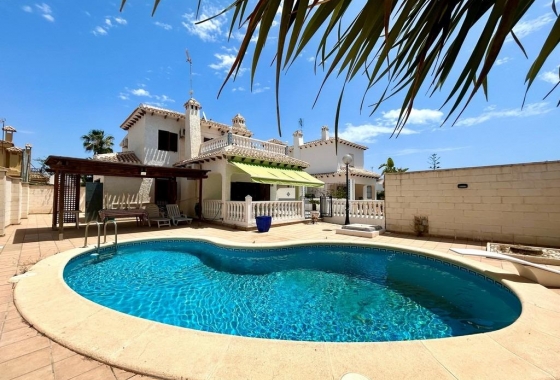 Wiederverkauf - Villa - Orihuela Costa - La Zenia