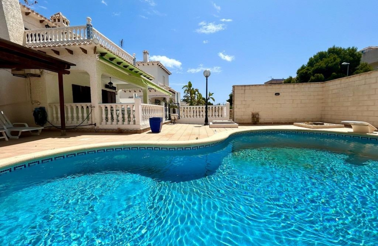 Wiederverkauf - Villa - Orihuela Costa - La Zenia