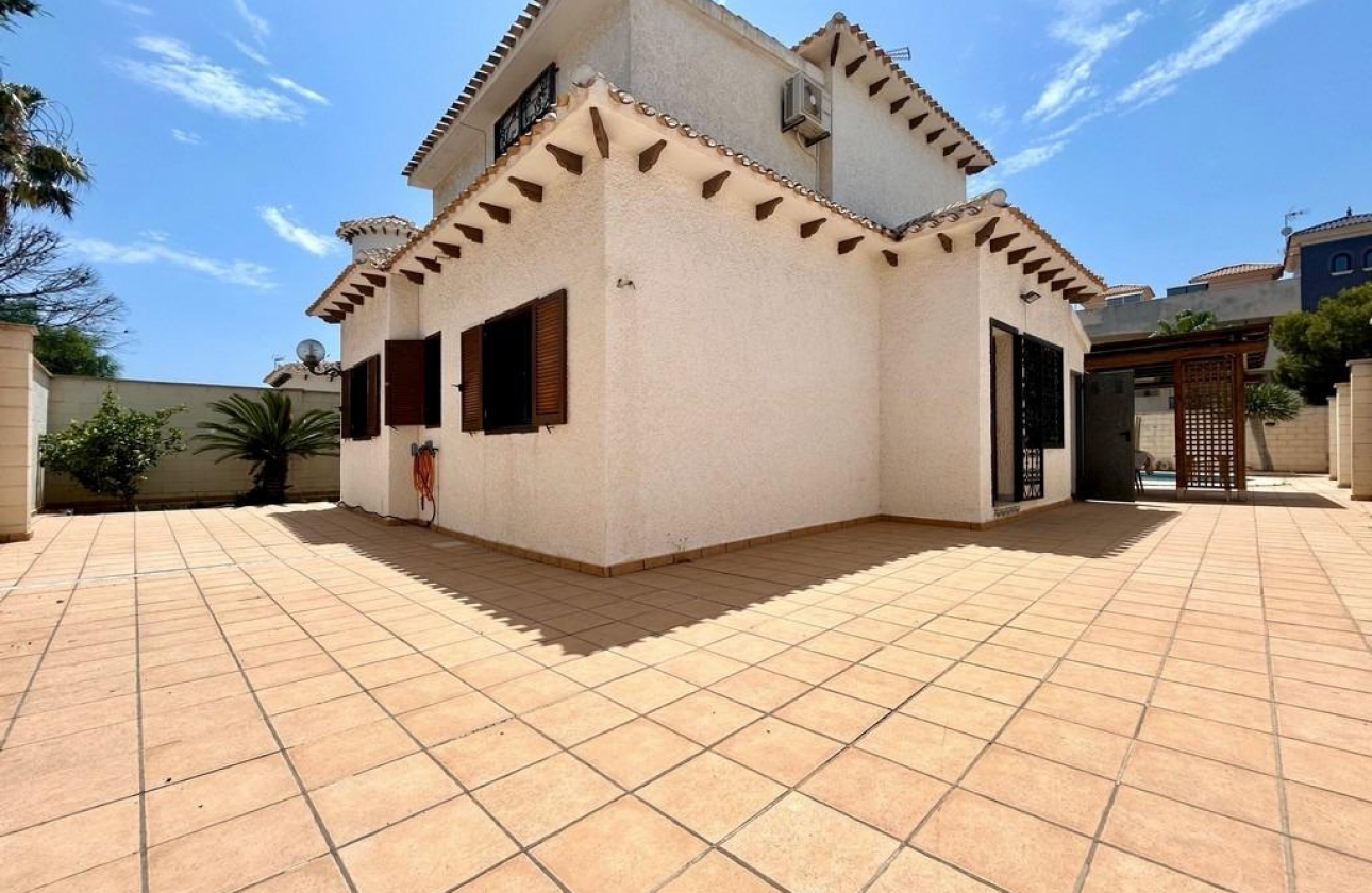 Wiederverkauf - Villa - Orihuela Costa - La Zenia