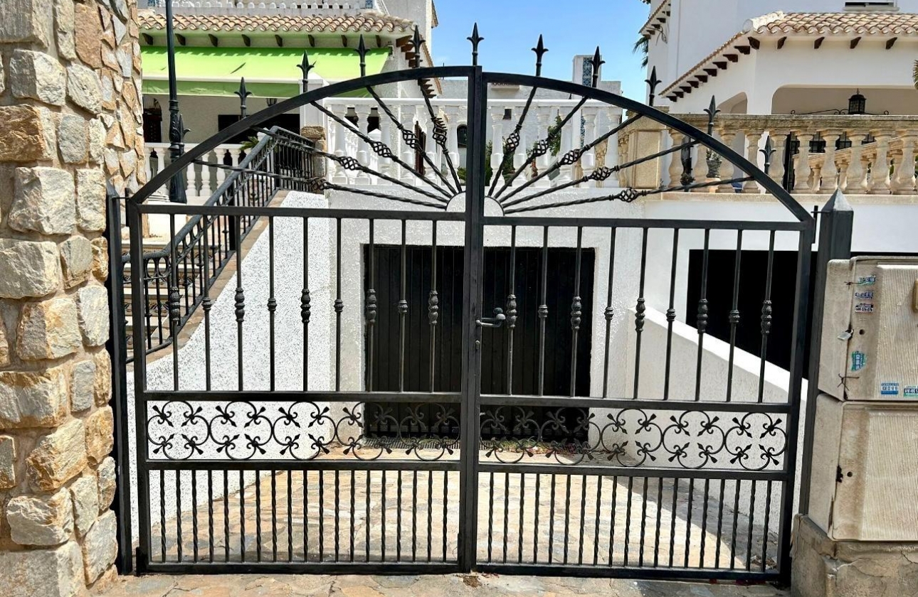 Wiederverkauf - Villa - Orihuela Costa - La Zenia