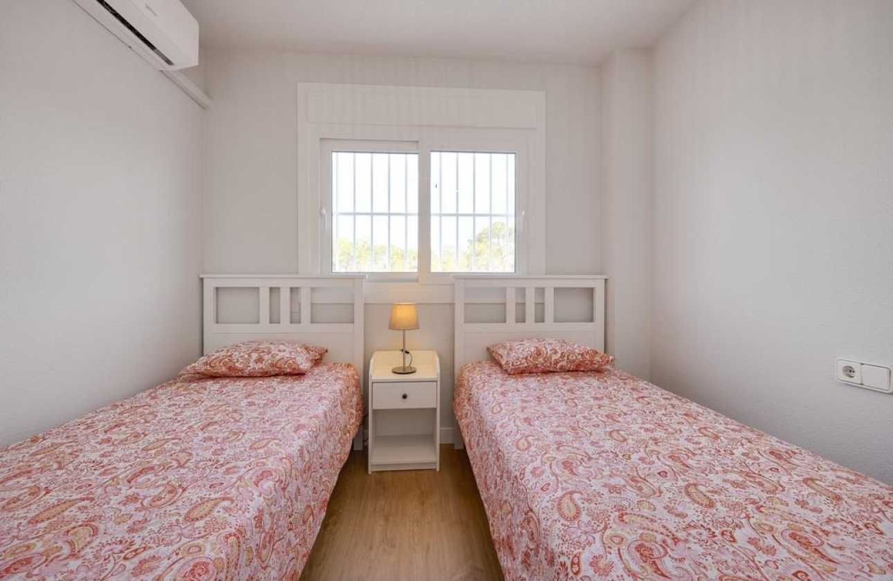 Resale - Apartment - Orihuela Costa - Campoamor