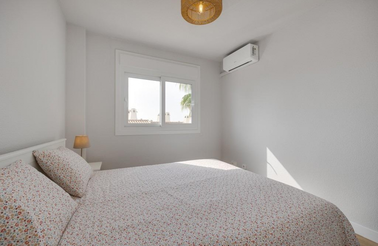 Resale - Apartment - Orihuela Costa - Campoamor