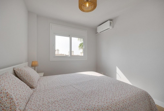 Resale - Apartment - Orihuela Costa - Campoamor