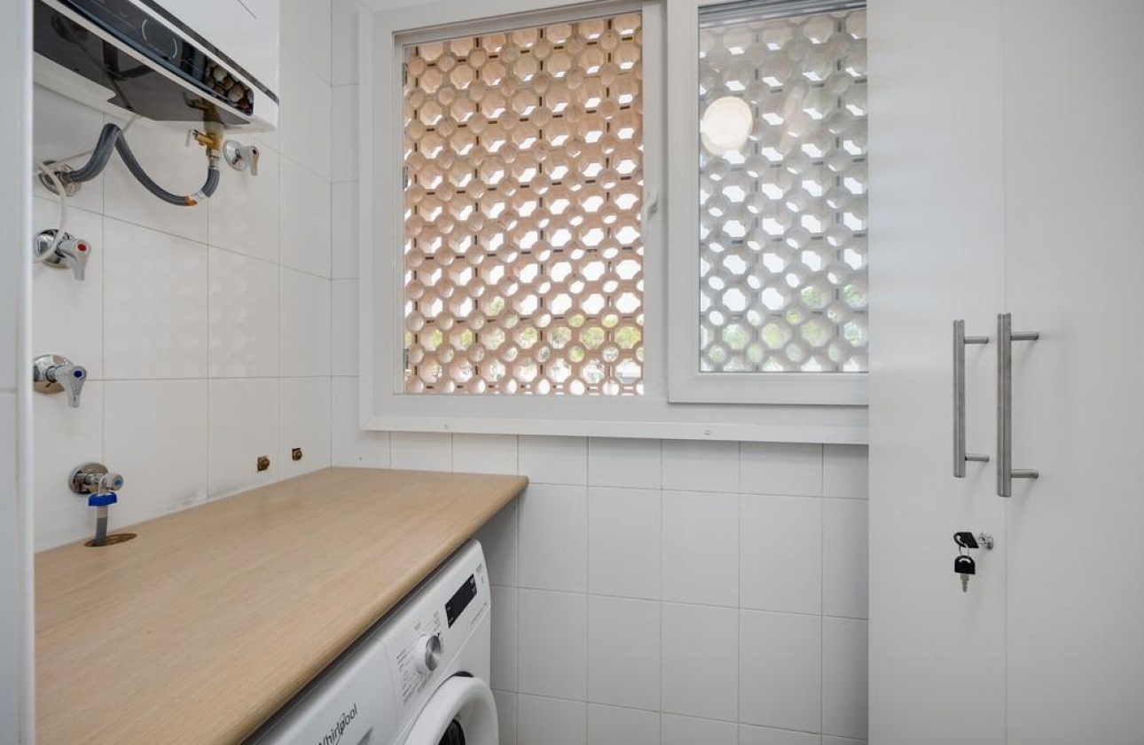 Resale - Apartment - Orihuela Costa - Campoamor