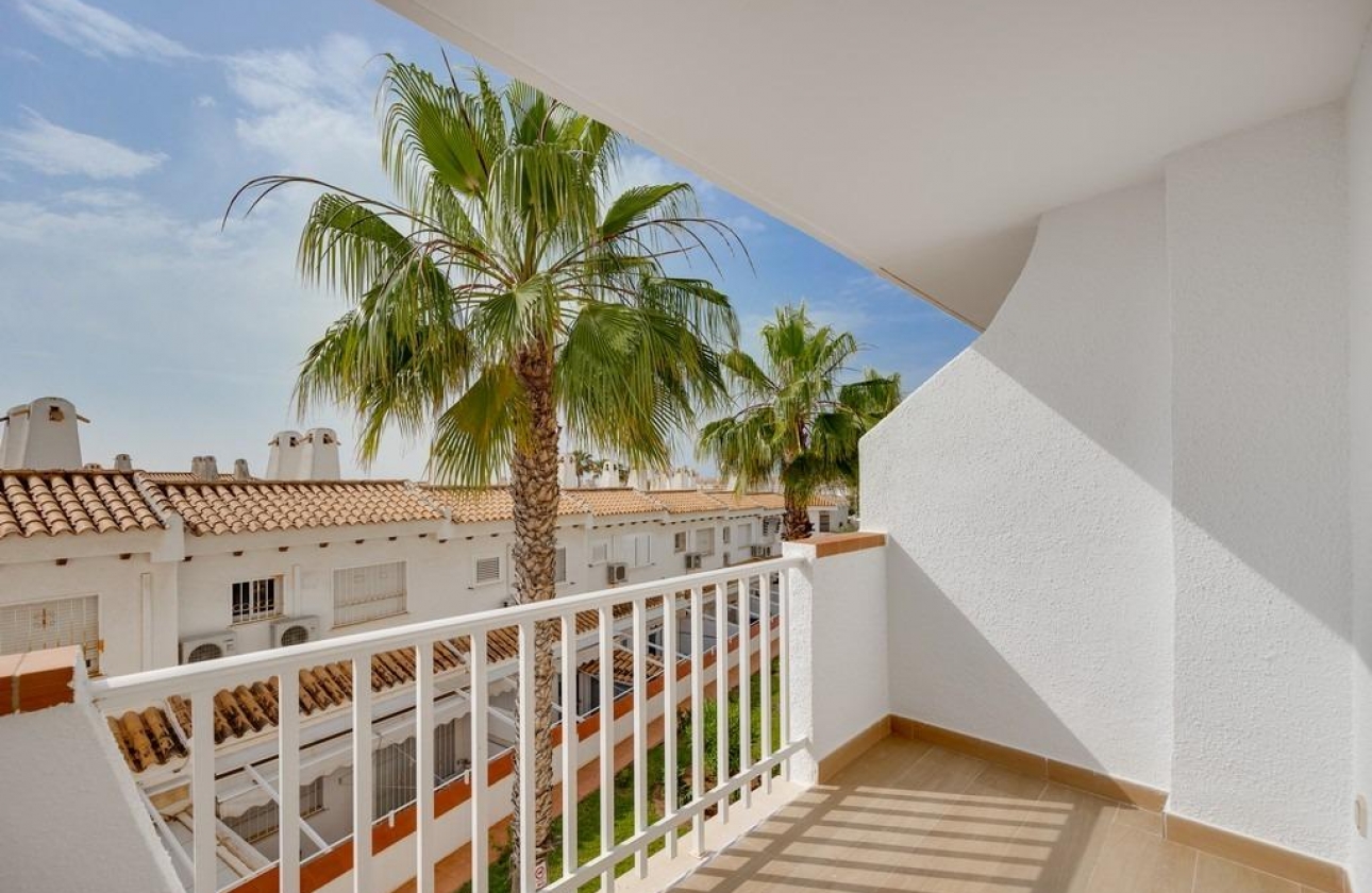 Resale - Apartment - Orihuela Costa - Campoamor