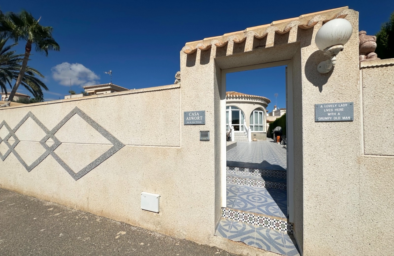 Resale - Villa - Orihuela Costa - Playa Flamenca