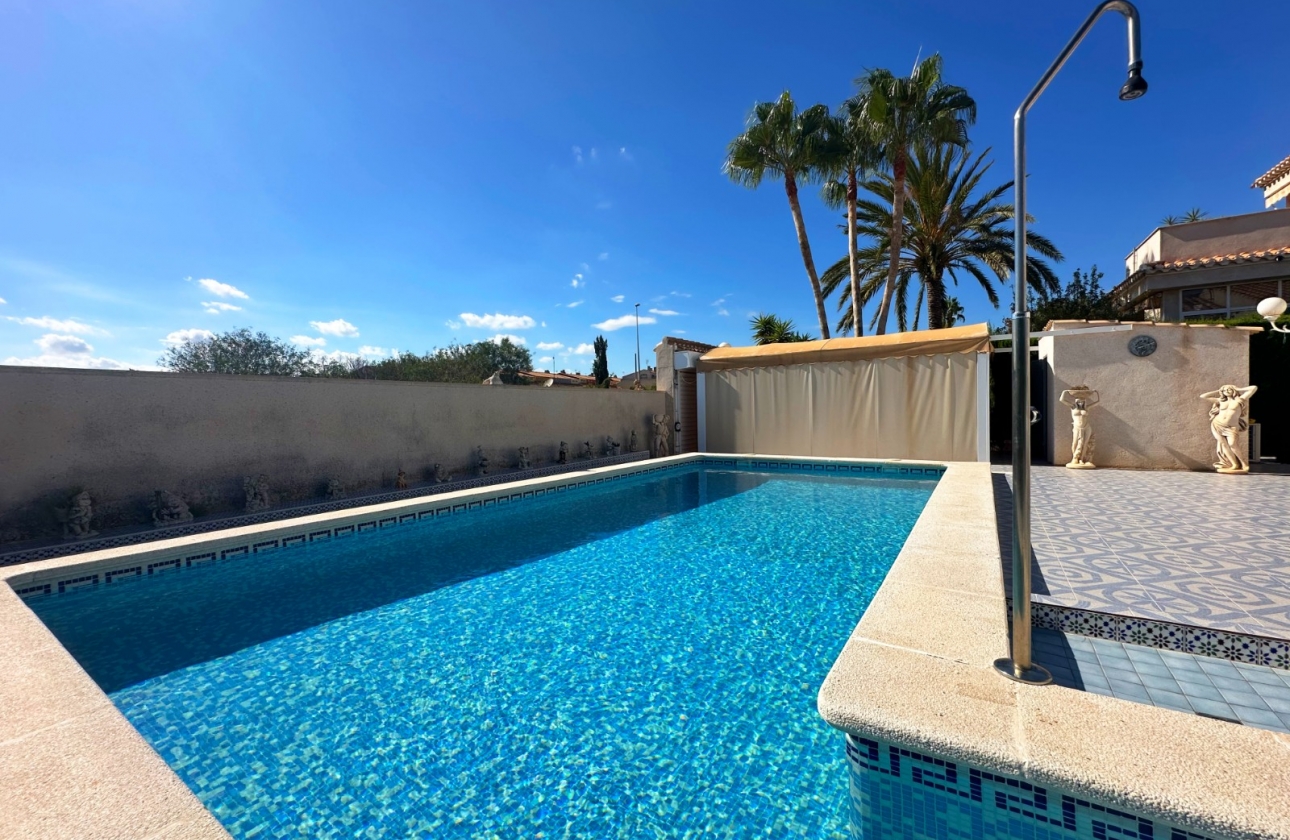 Resale - Villa - Orihuela Costa - Playa Flamenca