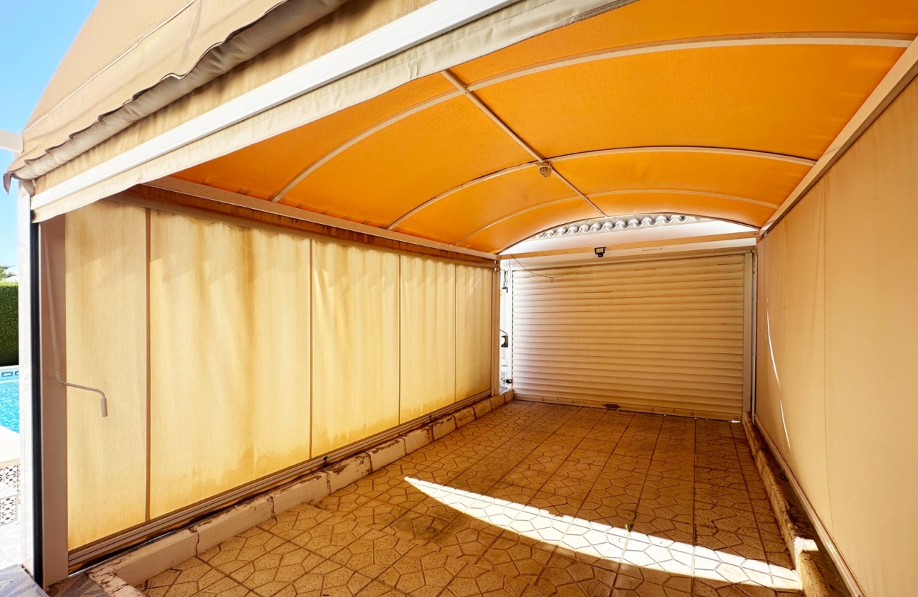 Resale - Villa - Orihuela Costa - Playa Flamenca