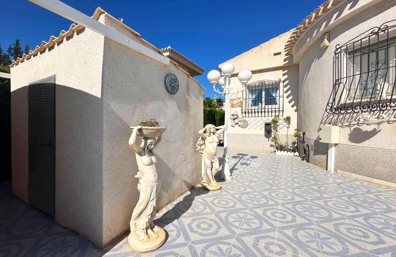 Resale - Villa - Orihuela Costa - Playa Flamenca