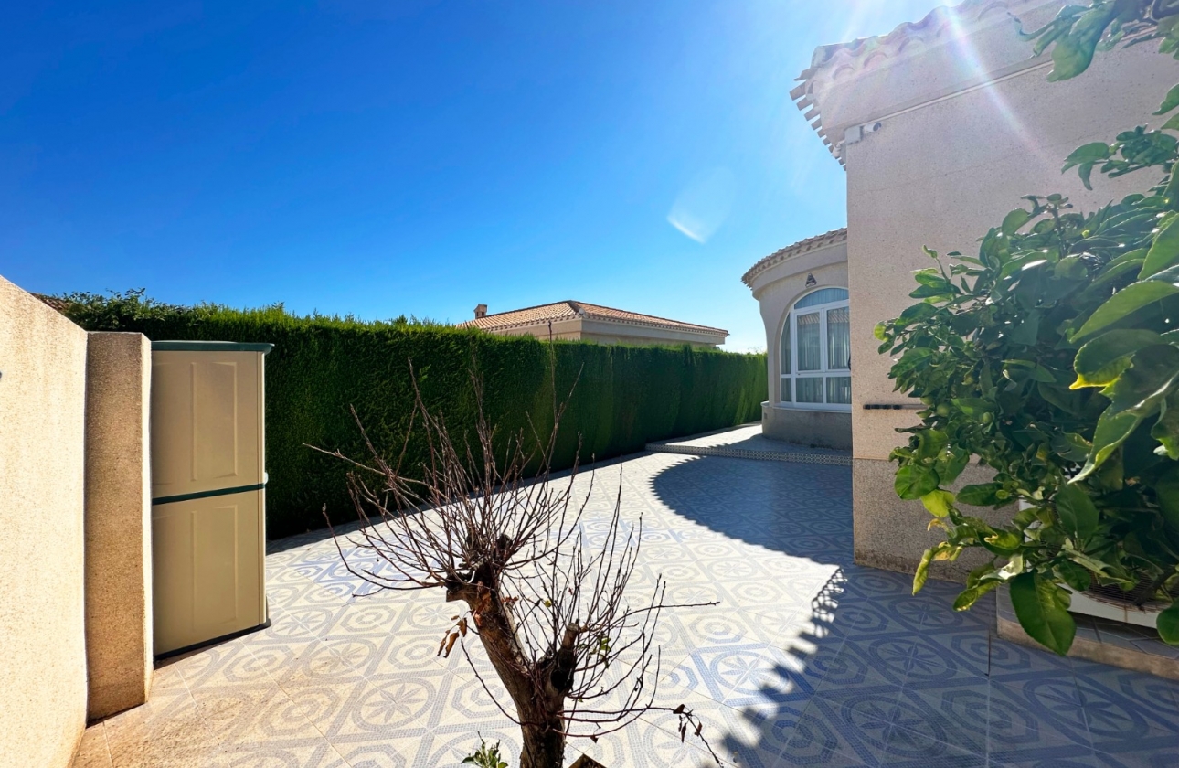 Resale - Villa - Orihuela Costa - Playa Flamenca