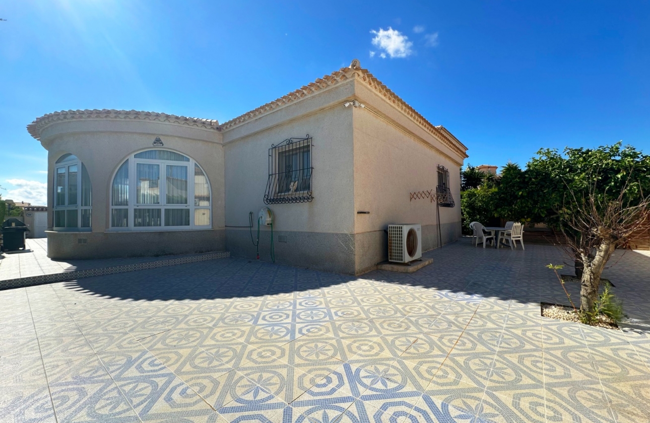 Resale - Villa - Orihuela Costa - Playa Flamenca