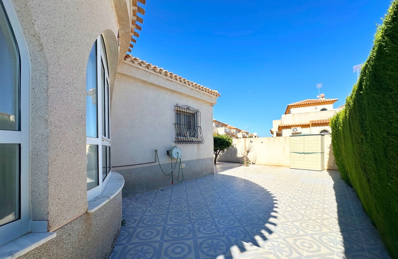 Resale - Villa - Orihuela Costa - Playa Flamenca